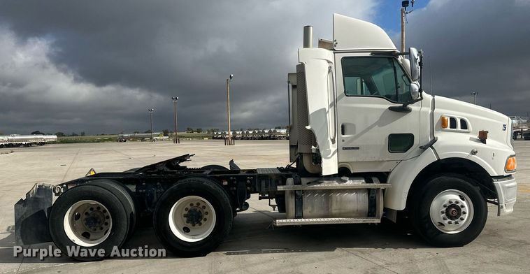 image for item DH1836 2007 Sterling AT9500  semi truck