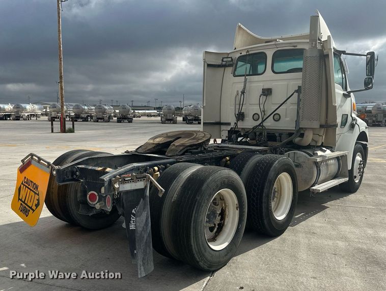 image for item DH1836 2007 Sterling AT9500  semi truck