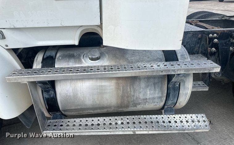 image for item DH1836 2007 Sterling AT9500  semi truck