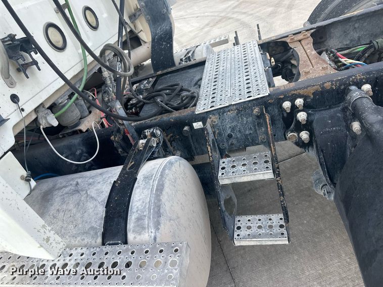 image for item DH1836 2007 Sterling AT9500  semi truck