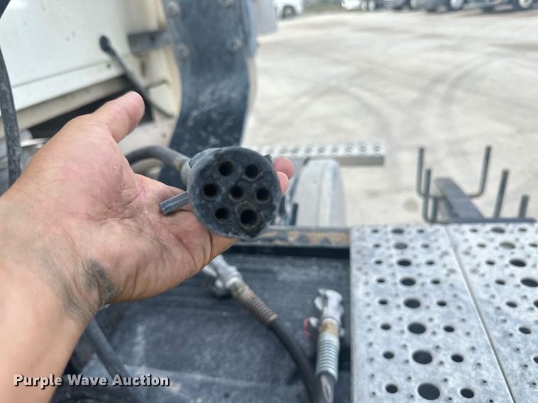 image for item DH1836 2007 Sterling AT9500  semi truck