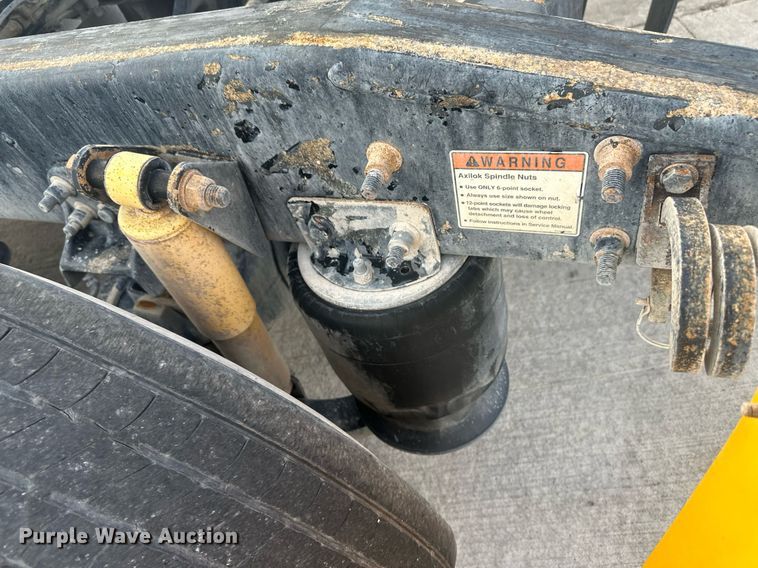 image for item DH1836 2007 Sterling AT9500  semi truck