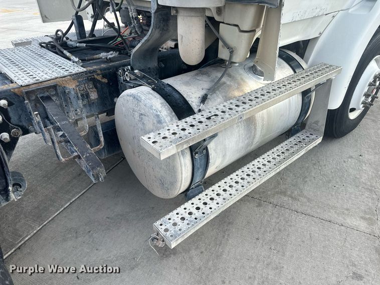 image for item DH1836 2007 Sterling AT9500  semi truck