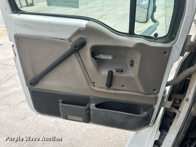 image for item DH1836 2007 Sterling AT9500  semi truck