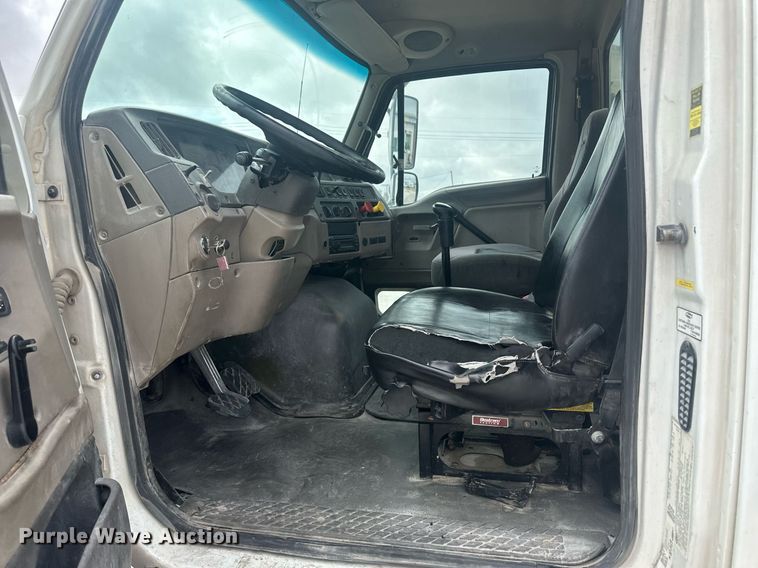 image for item DH1836 2007 Sterling AT9500  semi truck