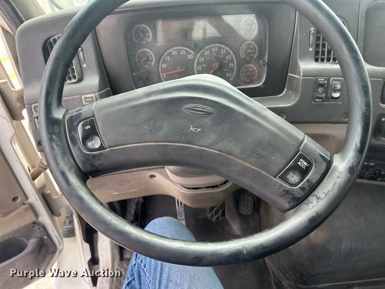 image for item DH1836 2007 Sterling AT9500  semi truck