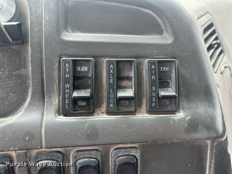 image for item DH1836 2007 Sterling AT9500  semi truck