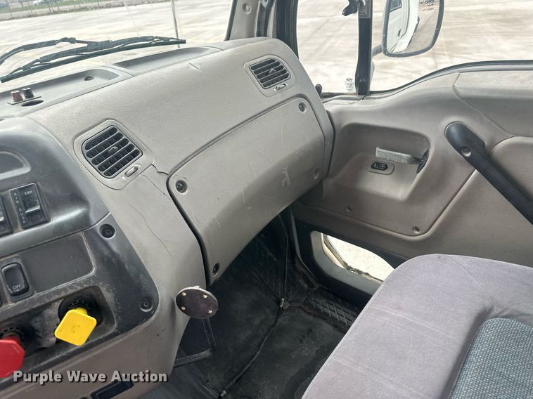 image for item DH1836 2007 Sterling AT9500  semi truck