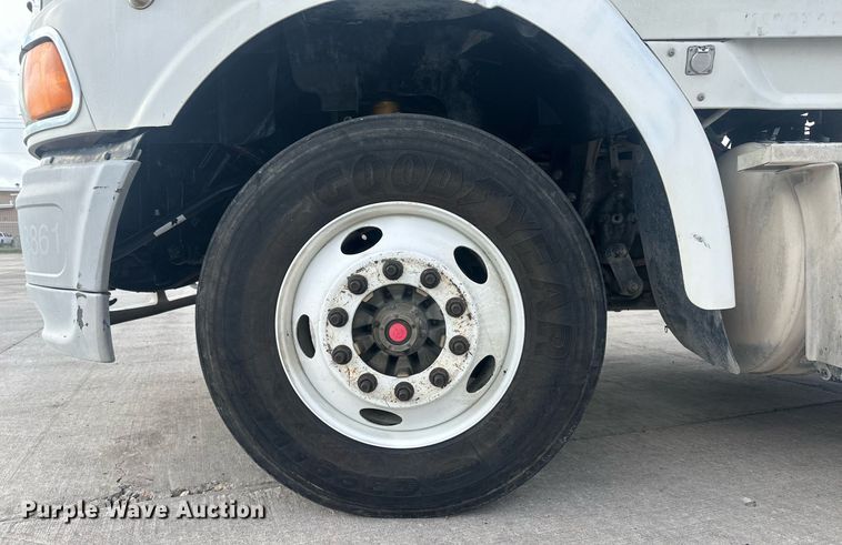 image for item DH1836 2007 Sterling AT9500  semi truck