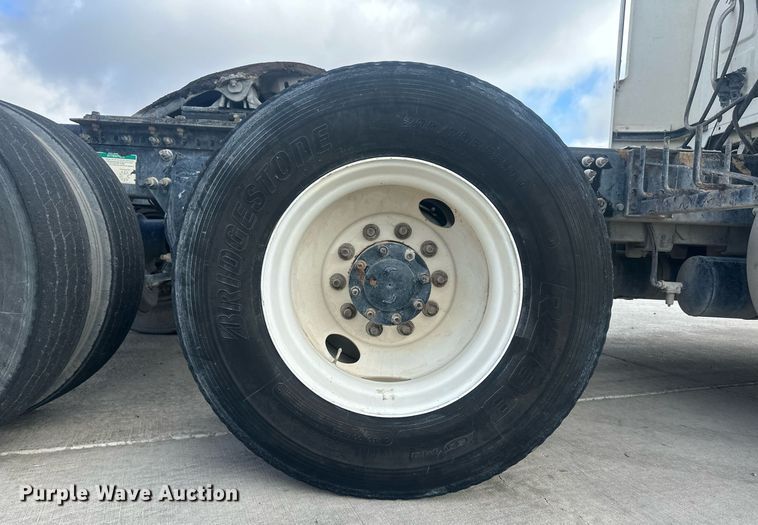 image for item DH1836 2007 Sterling AT9500  semi truck