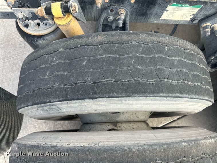 image for item DH1836 2007 Sterling AT9500  semi truck