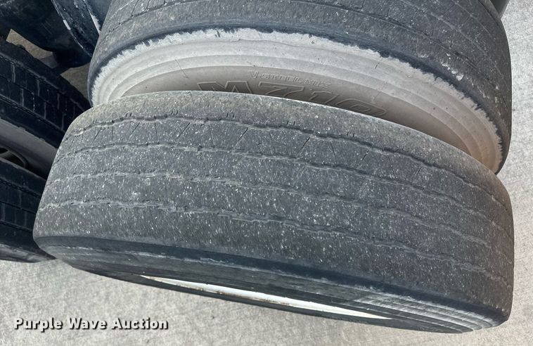 image for item DH1836 2007 Sterling AT9500  semi truck