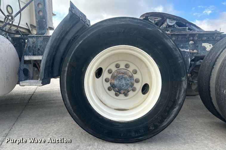 image for item DH1836 2007 Sterling AT9500  semi truck