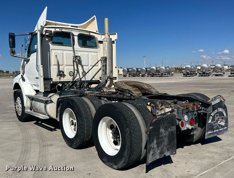 image for item DH1837 2007 Sterling AT9500  semi truck