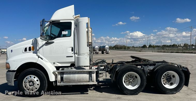 image for item DH1837 2007 Sterling AT9500  semi truck