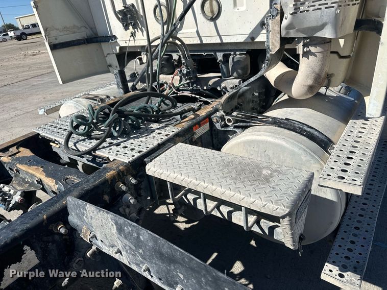 image for item DH1837 2007 Sterling AT9500  semi truck