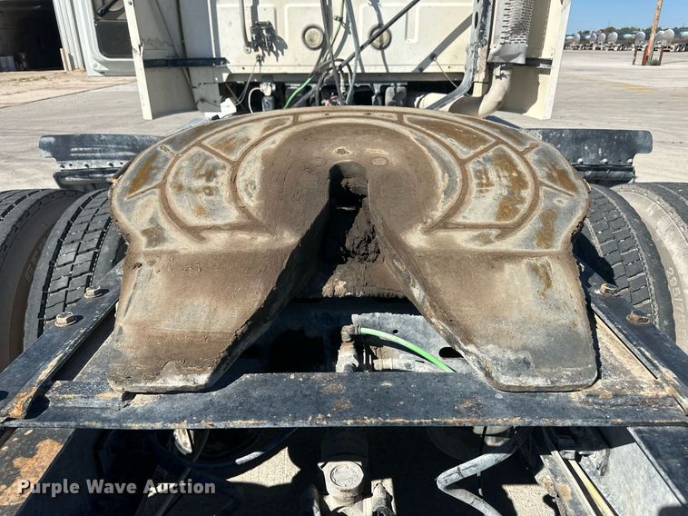 image for item DH1837 2007 Sterling AT9500  semi truck