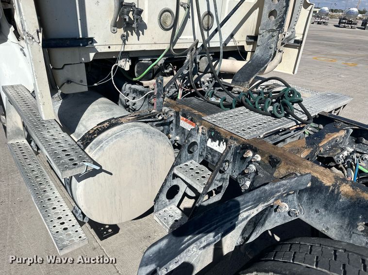 image for item DH1837 2007 Sterling AT9500  semi truck