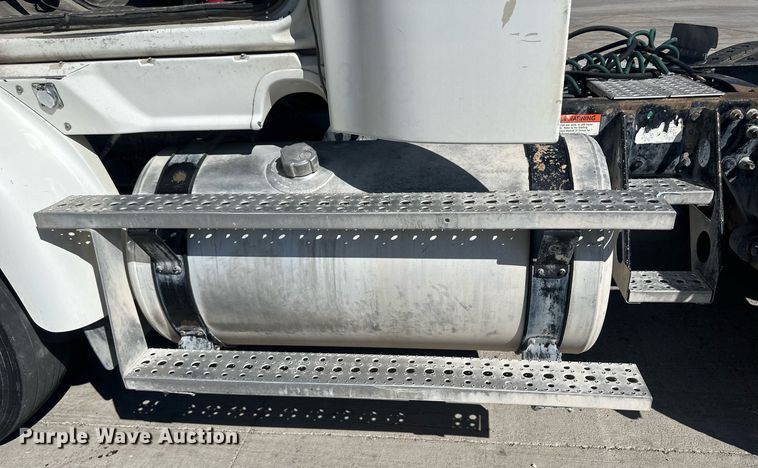 image for item DH1837 2007 Sterling AT9500  semi truck