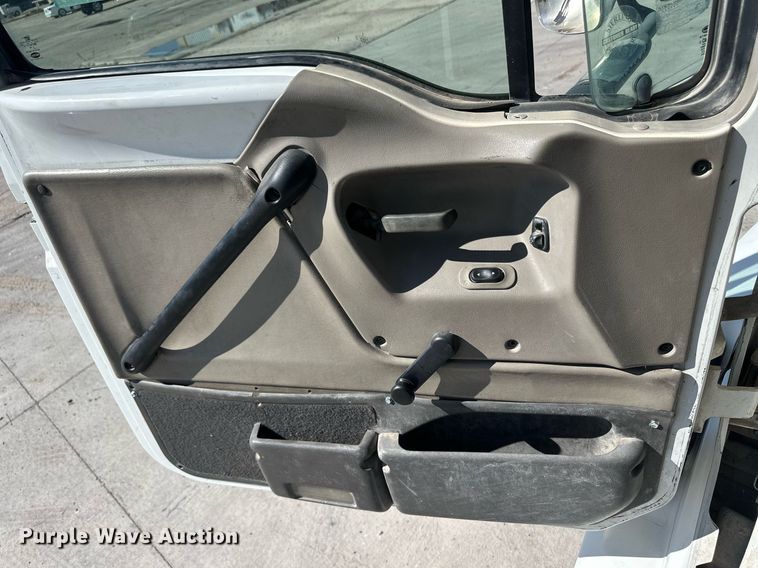 image for item DH1837 2007 Sterling AT9500  semi truck