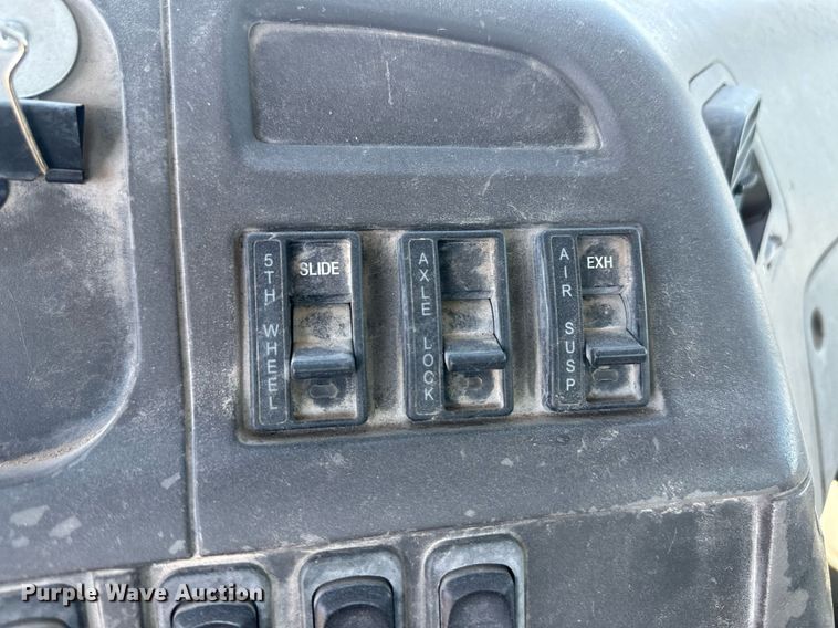 image for item DH1837 2007 Sterling AT9500  semi truck