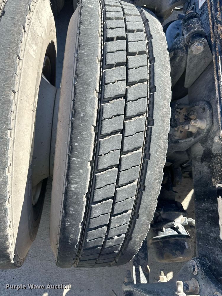 image for item DH1837 2007 Sterling AT9500  semi truck