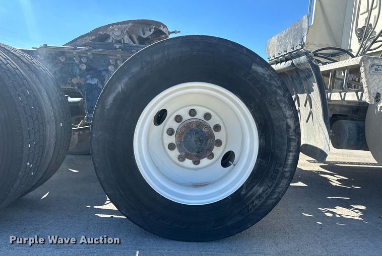 image for item DH1837 2007 Sterling AT9500  semi truck