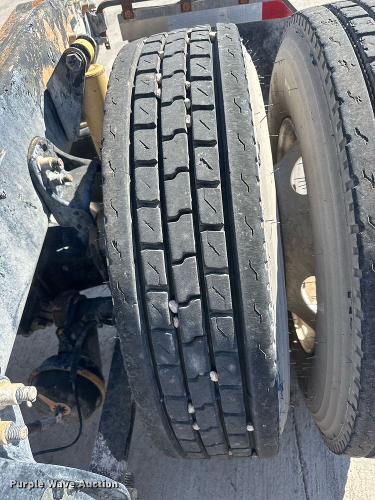 image for item DH1837 2007 Sterling AT9500  semi truck