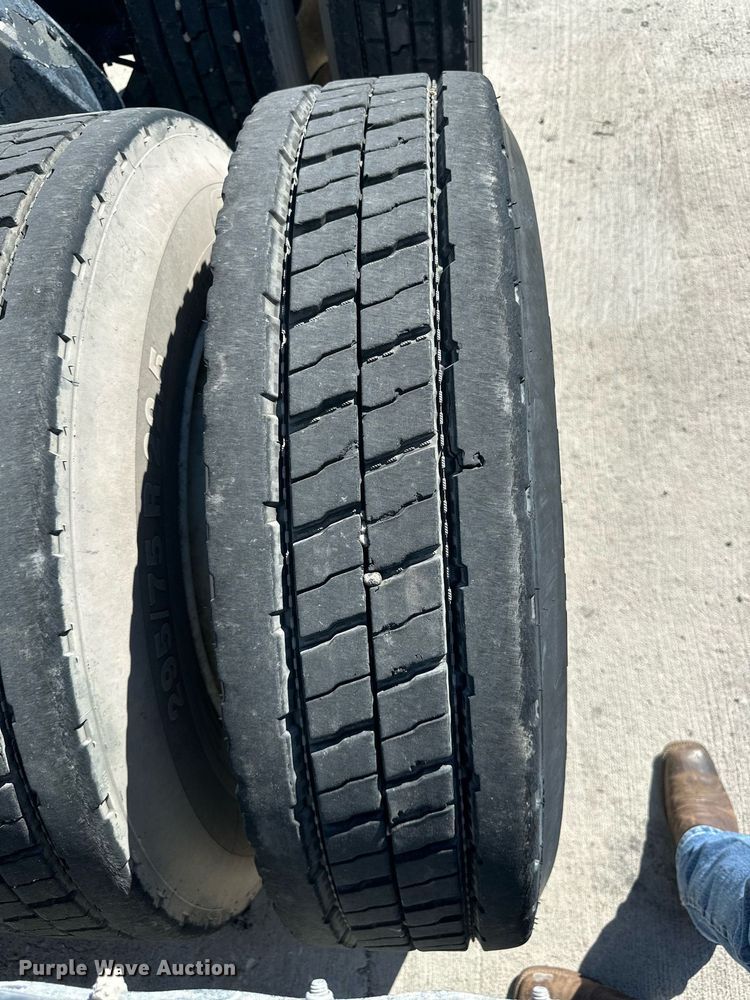 image for item DH1837 2007 Sterling AT9500  semi truck