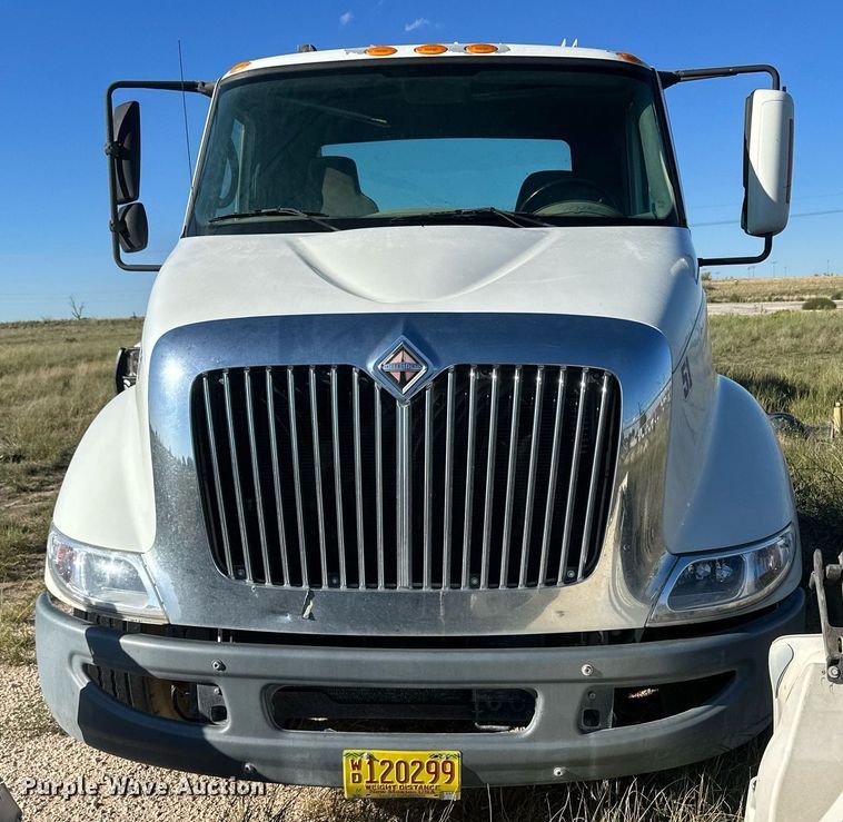 image for item DH1838 2007 International 8600  semi truck