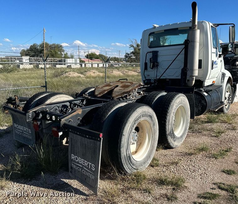 image for item DH1838 2007 International 8600  semi truck