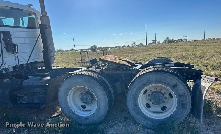 image for item DH1838 2007 International 8600  semi truck