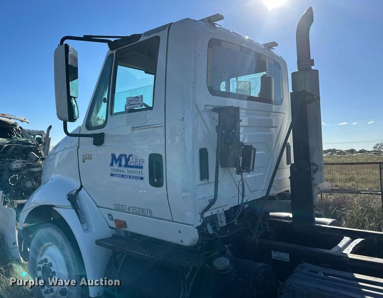 image for item DH1838 2007 International 8600  semi truck