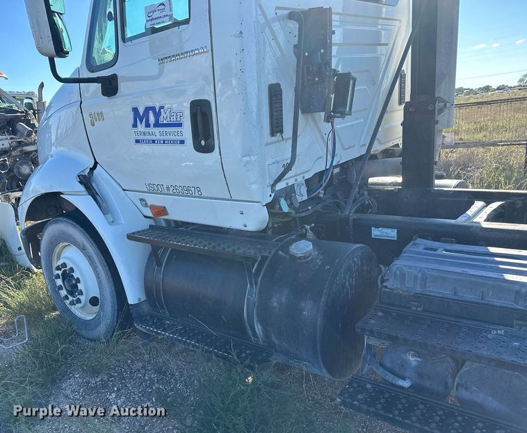 image for item DH1838 2007 International 8600  semi truck