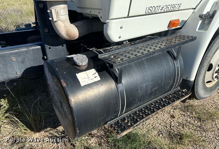 image for item DH1838 2007 International 8600  semi truck