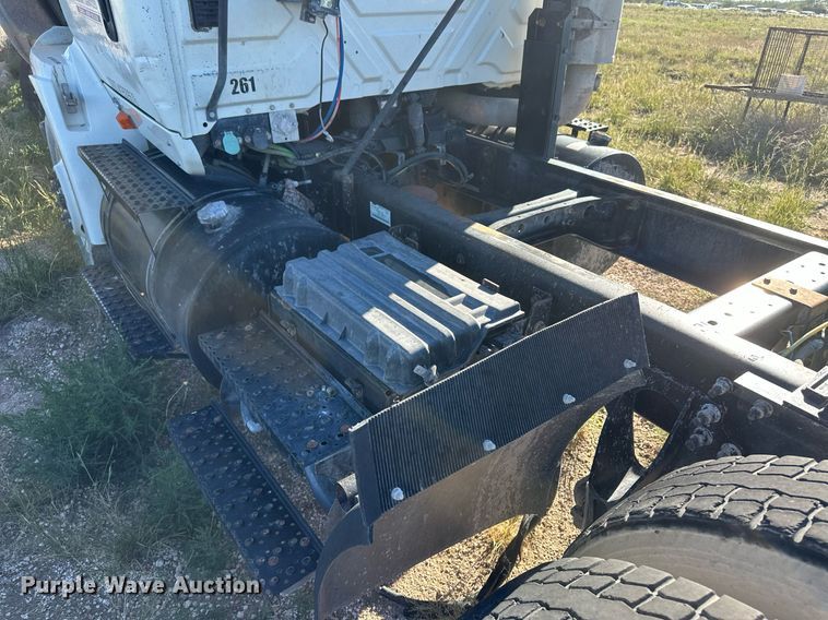 image for item DH1838 2007 International 8600  semi truck