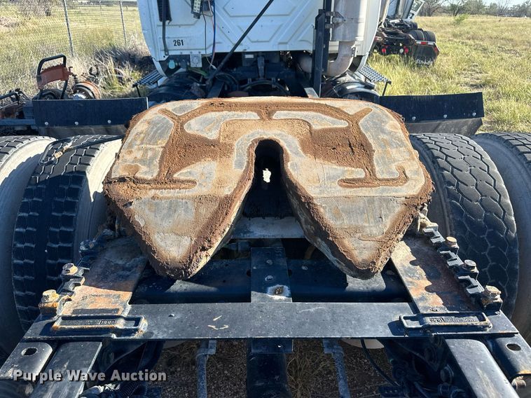 image for item DH1838 2007 International 8600  semi truck