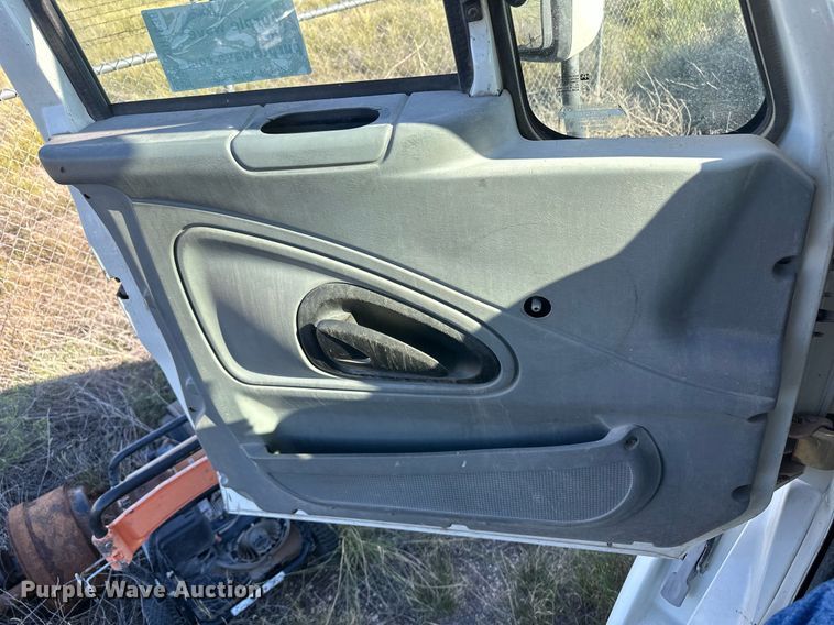 image for item DH1838 2007 International 8600  semi truck