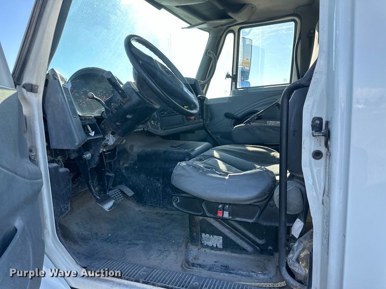 image for item DH1838 2007 International 8600  semi truck