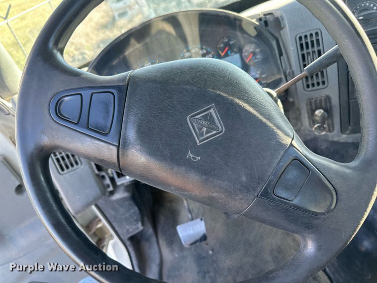 image for item DH1838 2007 International 8600  semi truck