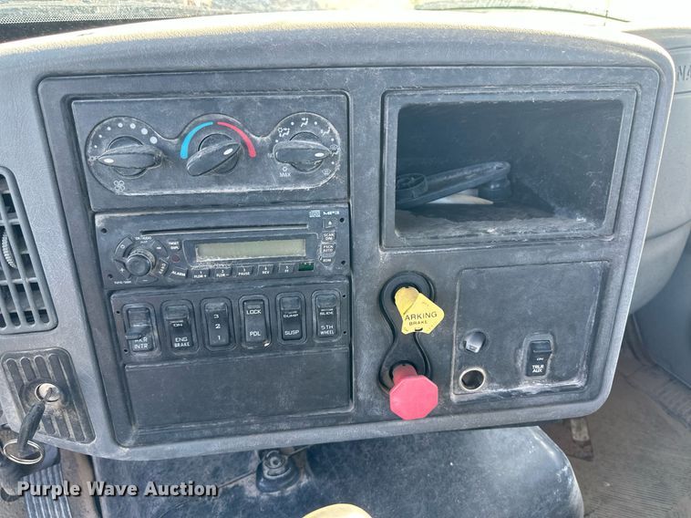 image for item DH1838 2007 International 8600  semi truck