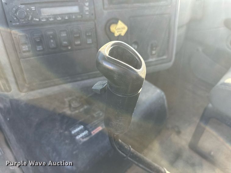 image for item DH1838 2007 International 8600  semi truck