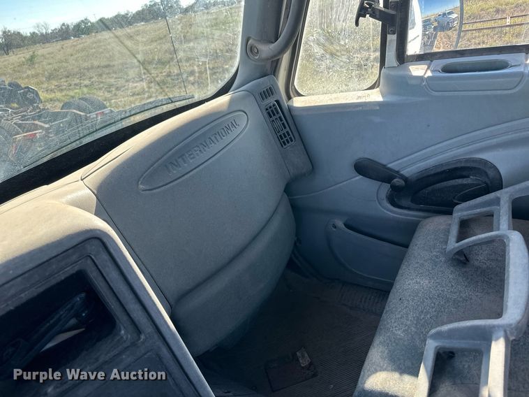 image for item DH1838 2007 International 8600  semi truck