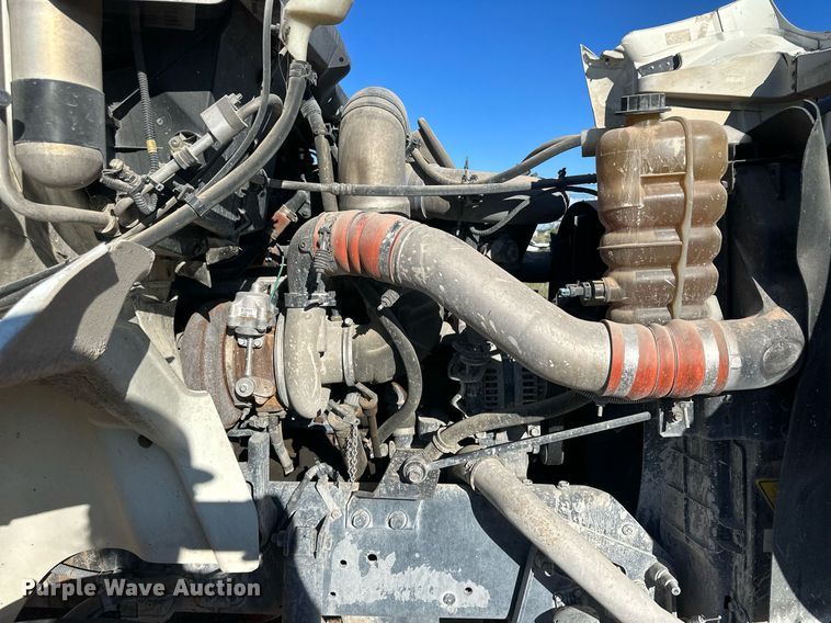 image for item DH1838 2007 International 8600  semi truck