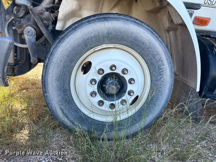 image for item DH1838 2007 International 8600  semi truck