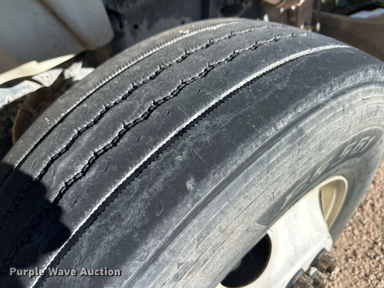 image for item DH1838 2007 International 8600  semi truck