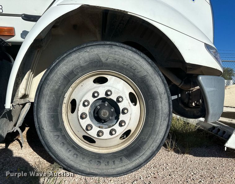 image for item DH1838 2007 International 8600  semi truck