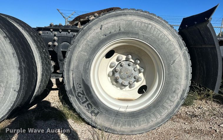 image for item DH1838 2007 International 8600  semi truck