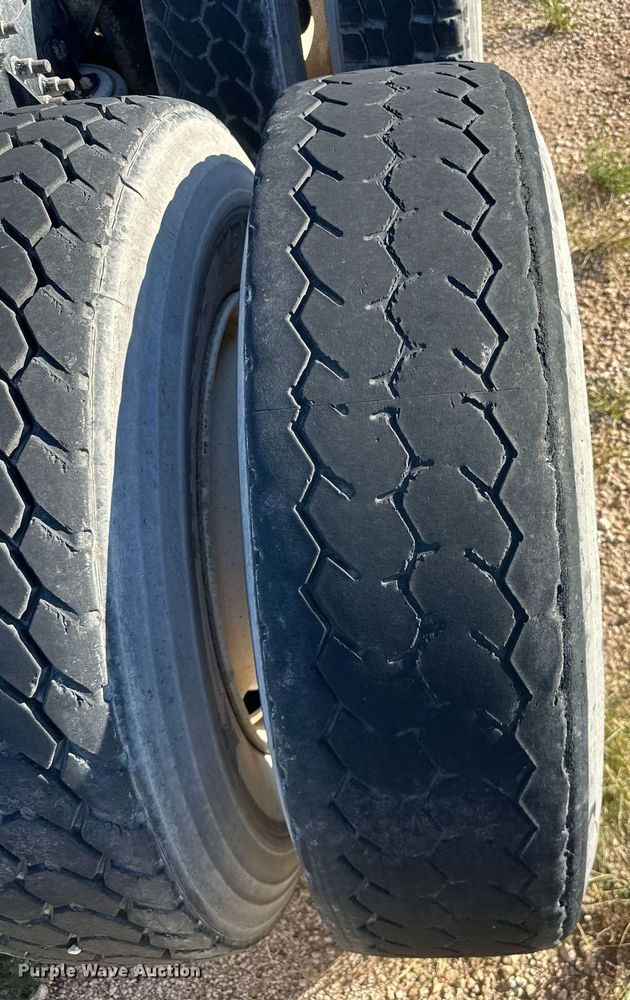 image for item DH1838 2007 International 8600  semi truck