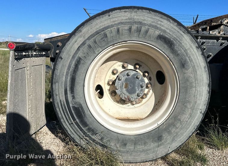 image for item DH1838 2007 International 8600  semi truck